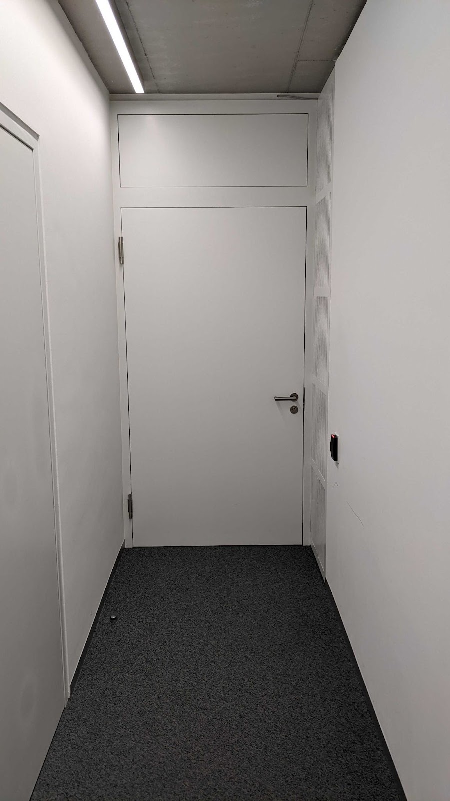 Challenging door scenario with little texture on the static parts of the scene.